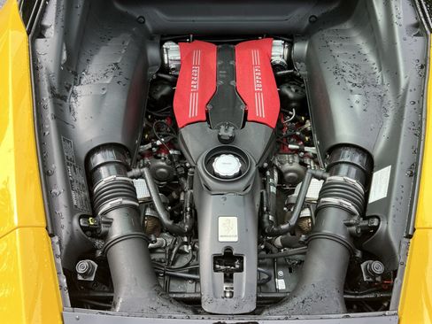 Used 2016 Ferrari 488 GTB RWD image 31