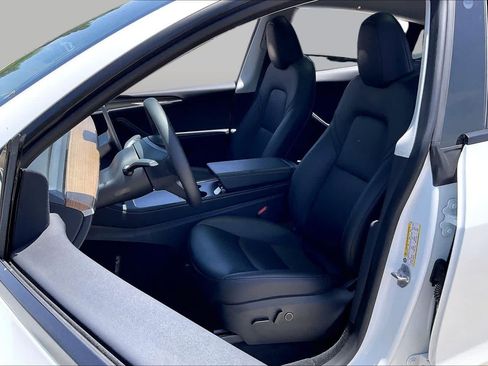 Used 2023 Tesla Model Y AWD image 6