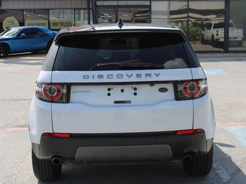 Used 2017 Land Rover Discovery Sport SE image 5
