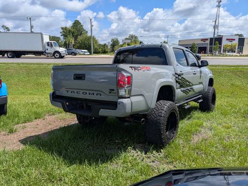 Used 2021 Toyota Tacoma TRD Sport w/ Technology Package AWD/4WD image 4