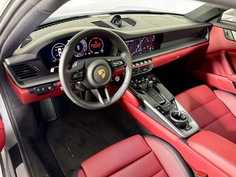 Used 2025 Porsche 911 Carrera RWD image 4