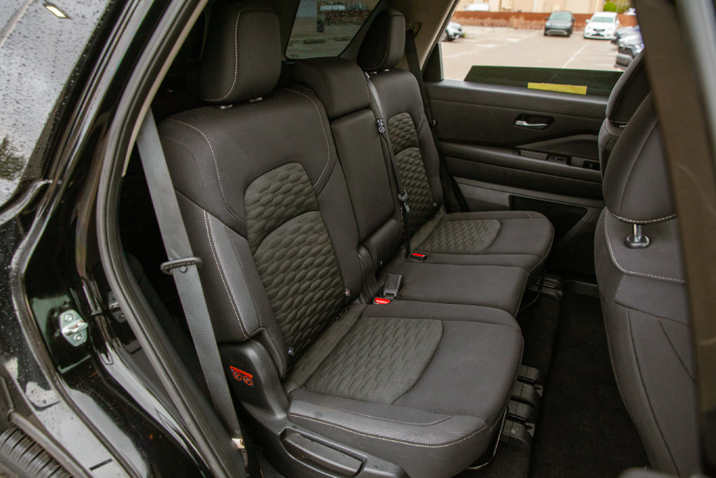 Used 2022 Nissan Pathfinder SV FWD image 12