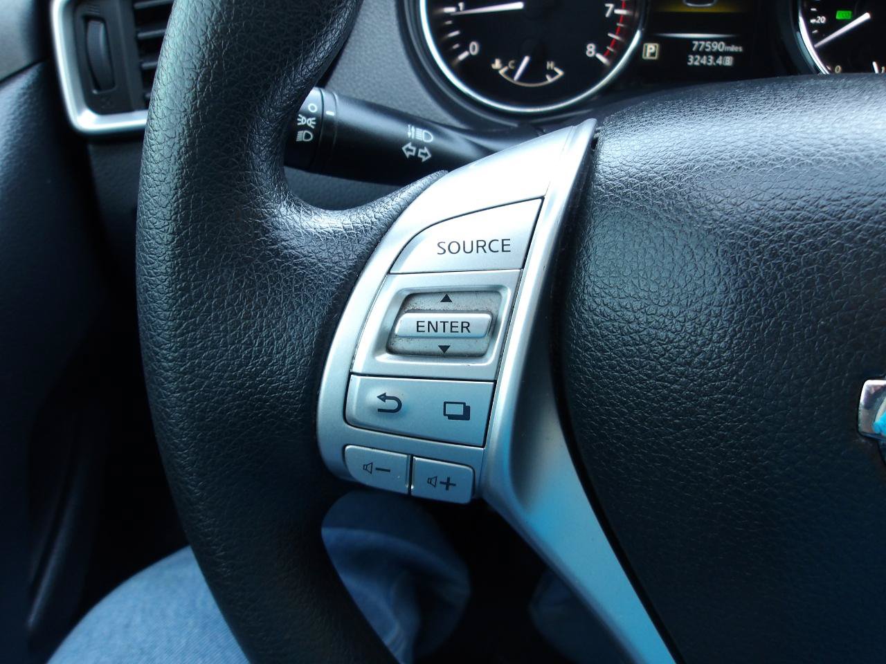 Used 2016 Nissan Rogue S AWD/4WD image 15