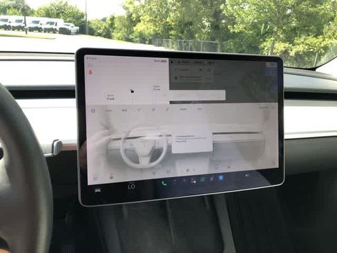 Used 2021 Tesla Model Y Long Range AWD/4WD image 27