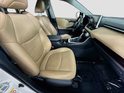 Certified 2019 Toyota RAV4 Limited w/ Cold Weather Package AWD/4WD image 31
