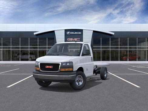 New 2025 GMC Savana 3500 w/ Power Convenience Package RWD image 8