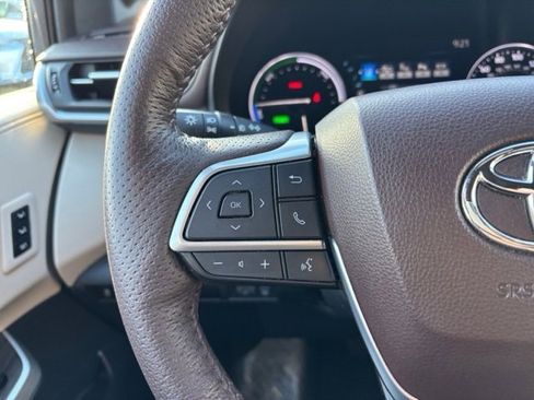 Used 2021 Toyota Sienna Platinum image 14