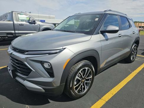 Used 2025 Chevrolet TrailBlazer LT AWD/4WD image 1