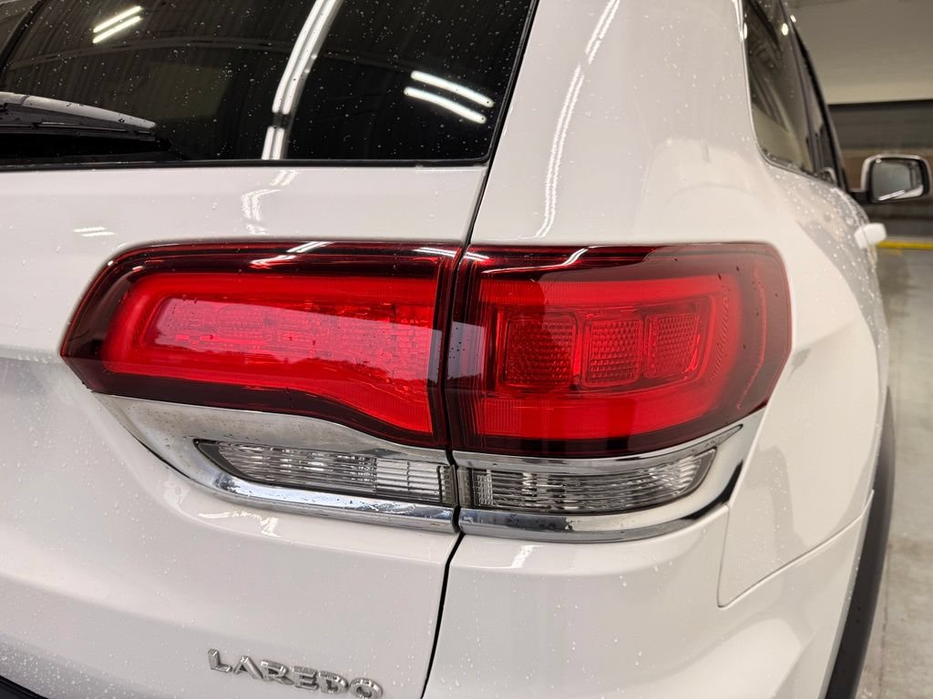 Used 2020 Jeep Grand Cherokee Laredo AWD/4WD image 5