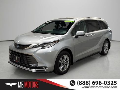 Used 2022 Toyota Sienna Limited AWD/4WD image 1