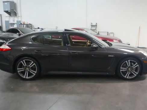 Used 2011 Porsche Panamera 4 image 4