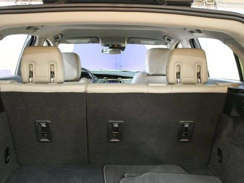 Used 2022 Cadillac XT4 Luxury w/ Driver Awareness Package AWD/4WD image 17