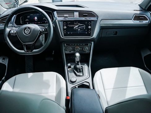 Used 2020 Volkswagen Tiguan SEL AWD/4WD image 28
