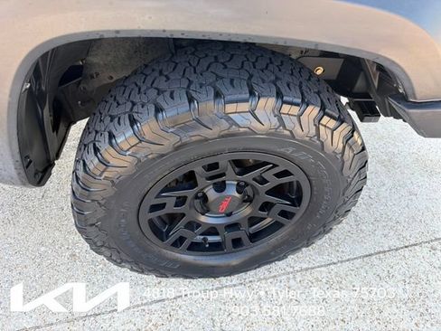 Used 2022 Toyota Tacoma TRD Off-Road AWD/4WD image 15