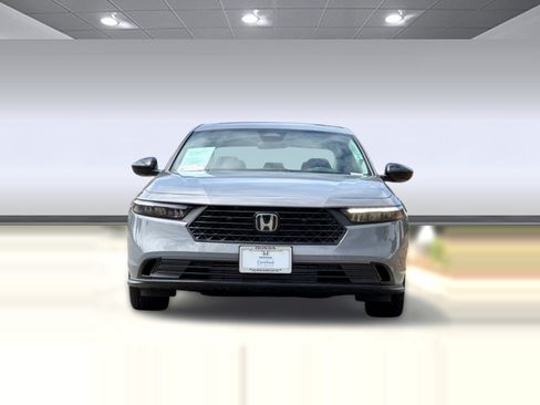 Certified 2025 Honda Accord SE image 5