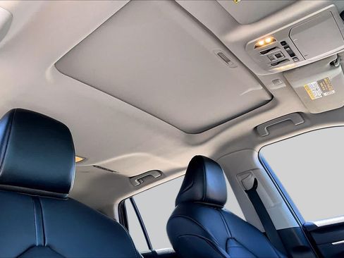 Certified 2021 Toyota Highlander XLE AWD/4WD image 13