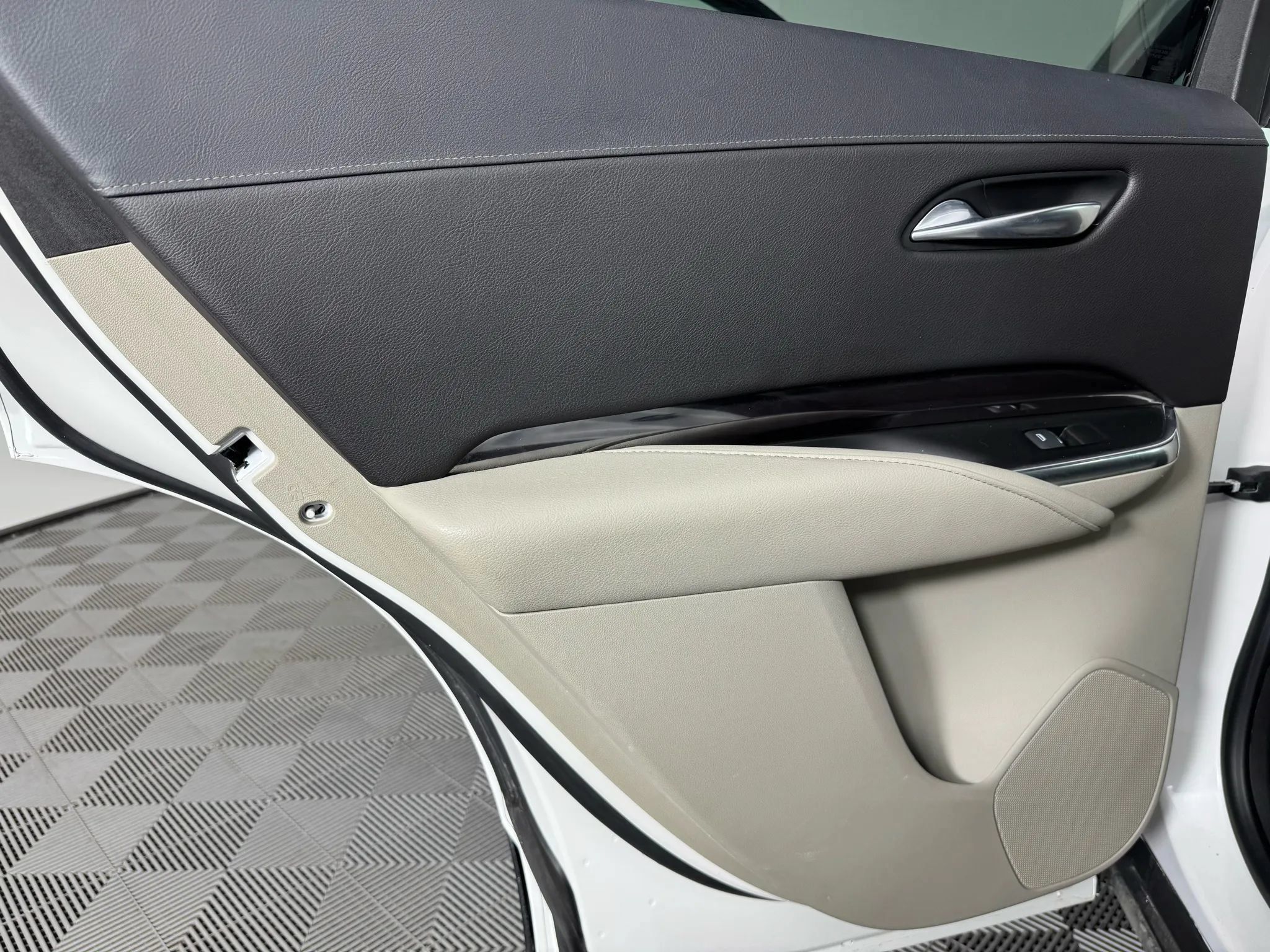 Used 2019 Cadillac XT4 Luxury w/ Cold Weather Package AWD/4WD image 43