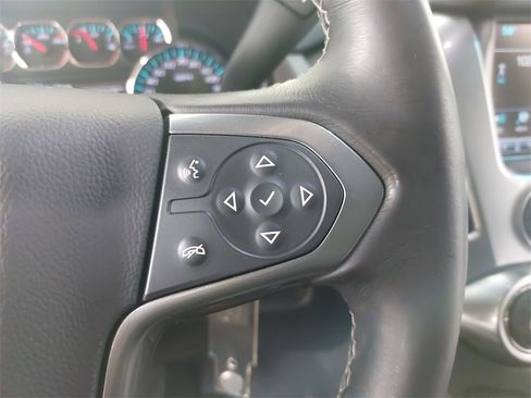 Used 2018 Chevrolet Suburban LT image 24