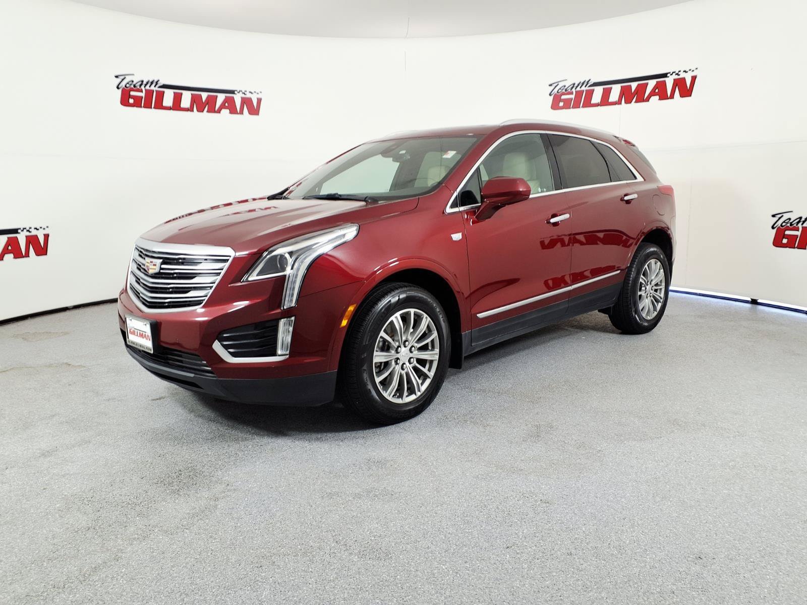 Used 2017 Cadillac XT5 Luxury w/ Driver Awareness Package FWD image 3