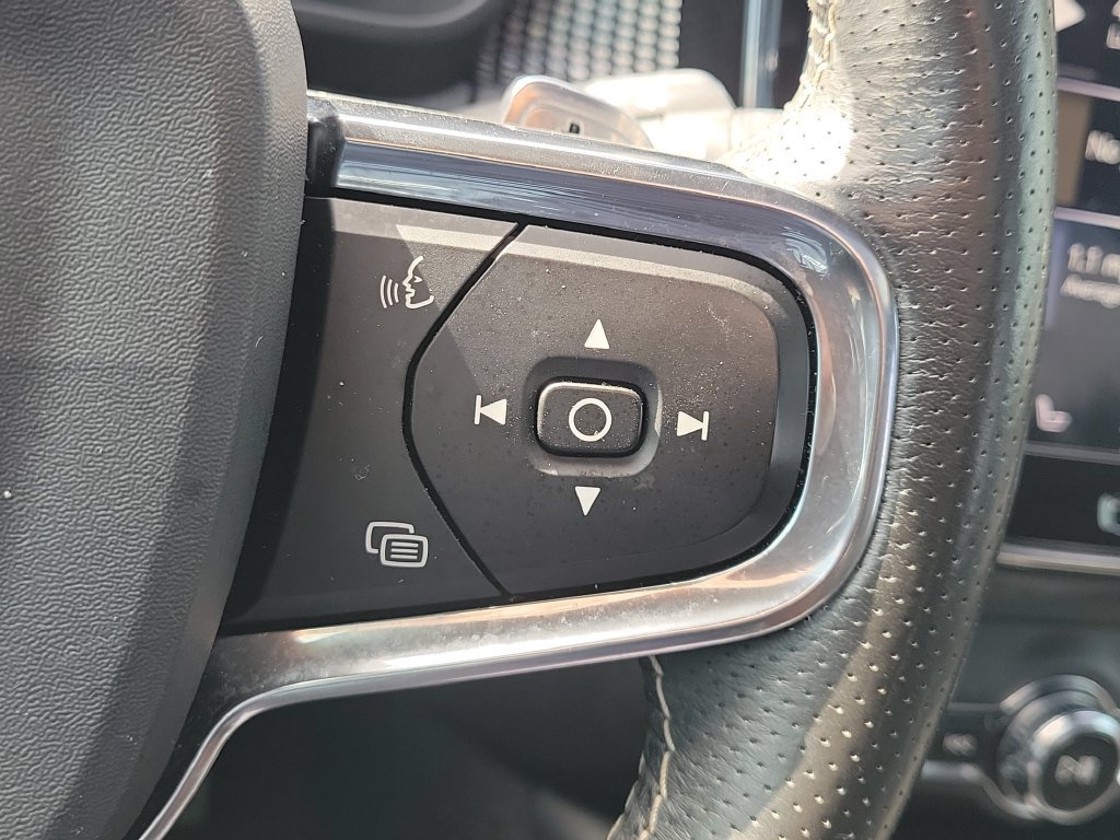 Used 2019 Volvo XC40 T5 R-Design AWD/4WD image 10
