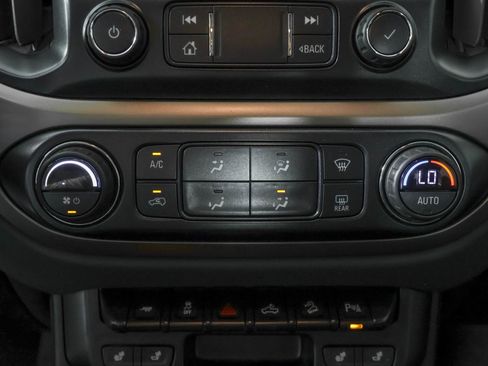 Used 2019 Chevrolet Colorado Z71 w/ Z71 Midnight Edition AWD/4WD image 32