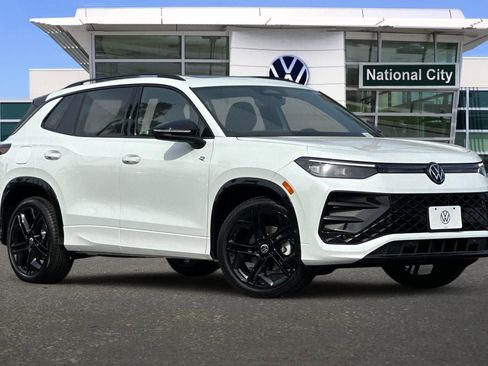 New 2026 Volkswagen Tiguan SE R-Line FWD image 2