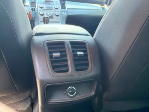 Used 2016 Ford Taurus SEL FWD image 14