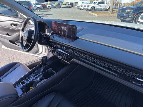 Used 2023 Honda Accord EX-L image 32