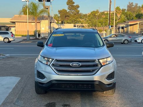 Used 2017 Ford Edge SE FWD image 5