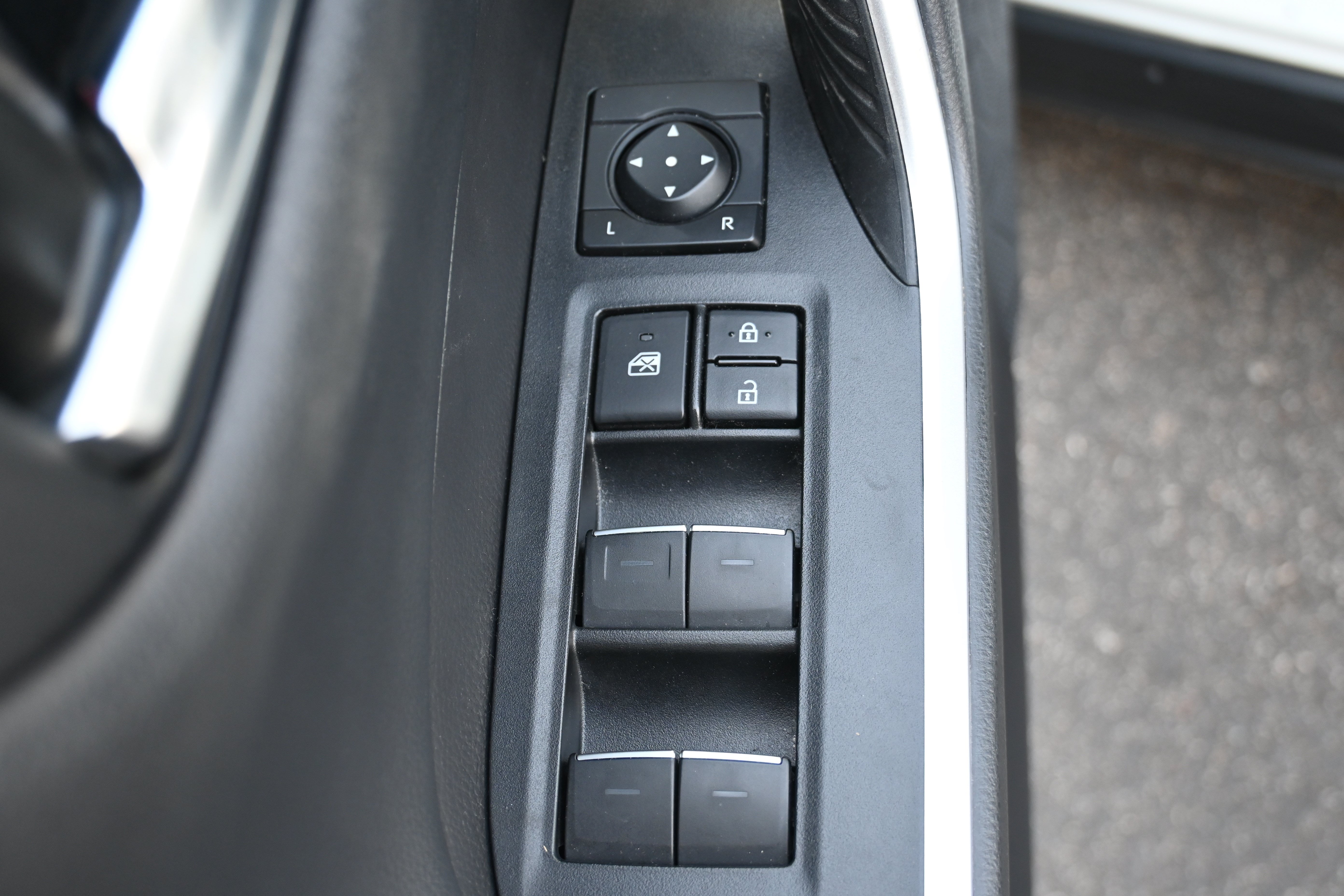 Used 2022 Toyota RAV4 XSE AWD/4WD image 15
