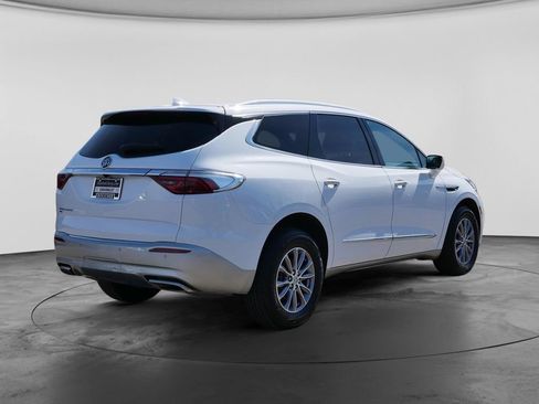 Used 2023 Buick Enclave Essence AWD/4WD image 10