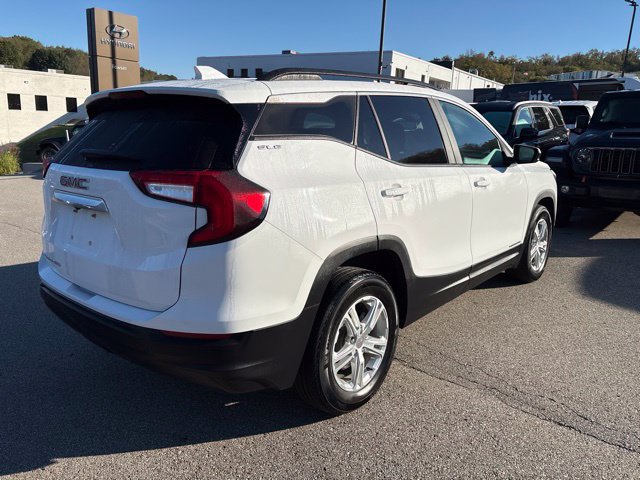 Used 2024 GMC Terrain SLE w/ Driver Convenience Package FWD image 5