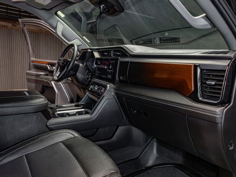 Used 2024 GMC Sierra 3500 Denali w/ Denali Reserve Package image 19