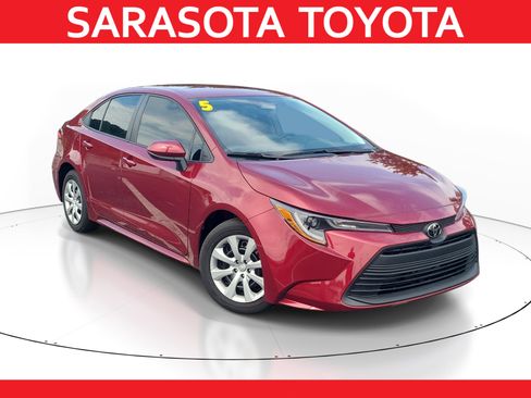 Used 2025 Toyota Corolla LE FWD image 1