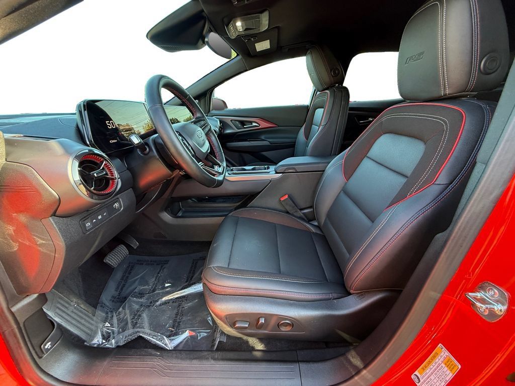 Used 2025 Chevrolet Equinox EV RS FWD image 9