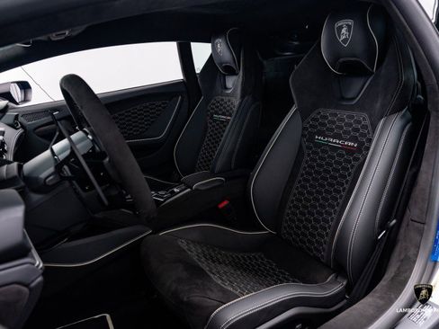 Used 2024 Lamborghini Huracan Sterrato image 33