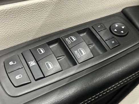 Used 2024 Chrysler Pacifica Touring-L FWD image 20