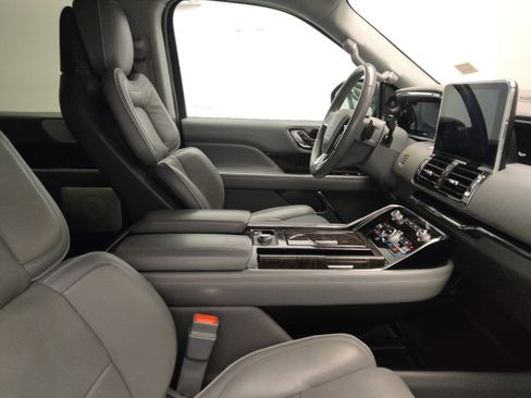 Used 2018 Lincoln Navigator Reserve w/ Technology Package image 21