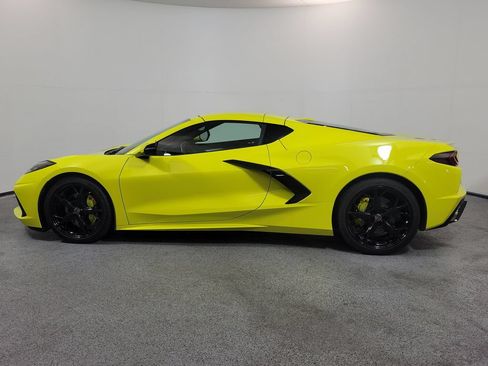 Used 2020 Chevrolet Corvette Stingray Preferred Cpe w/ 2LT Preferred Equipment Group RWD image 4
