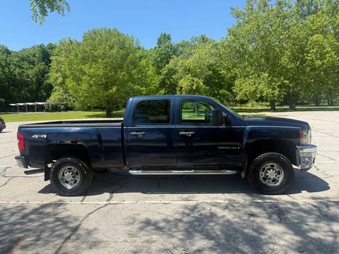 Used 2008 Chevrolet Silverado 2500 LT w/ 1LT Convenience Package AWD/4WD image 4