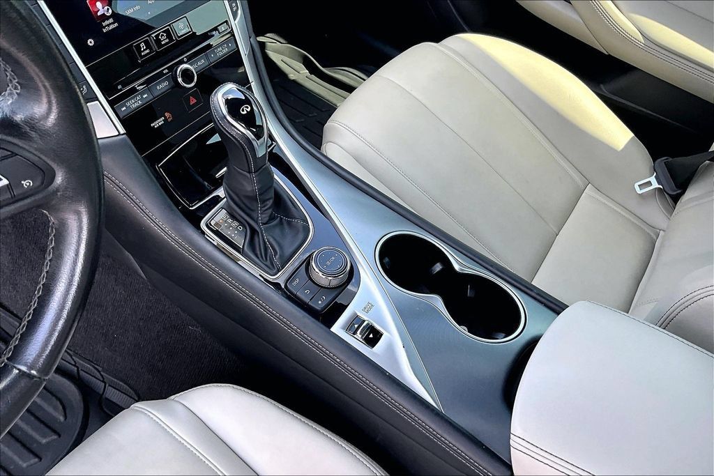 Used 2018 INFINITI Q60 3.0t Luxe RWD image 14