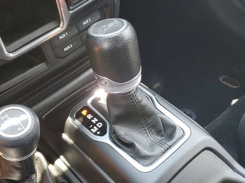 Used 2019 Jeep Wrangler Unlimited Sport AWD/4WD image 28