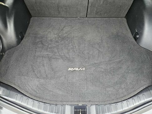 Used 2015 Toyota RAV4 LE image 30