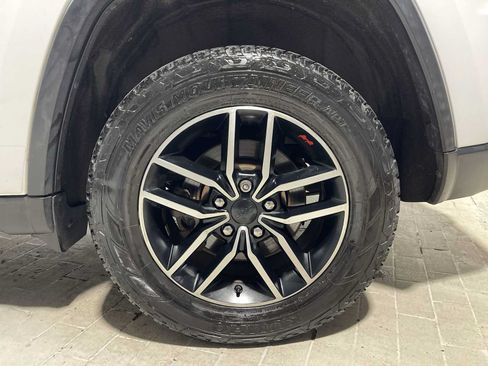 Used 2020 Jeep Grand Cherokee Trailhawk AWD/4WD image 8