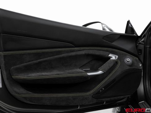 Used 2022 Ferrari F8 Tributo image 28