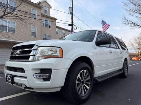Used 2016 Ford Expedition EL XLT w/ Equipment Group 202A AWD/4WD image 2