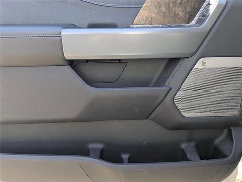 Used 2023 Ford F150 Lariat w/ Trailer Tow Package image 9