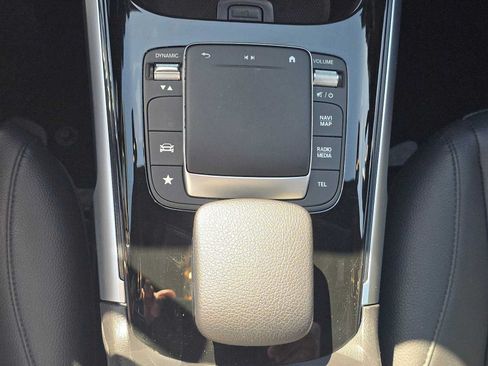 Used 2022 Mercedes-Benz GLB 250 image 34
