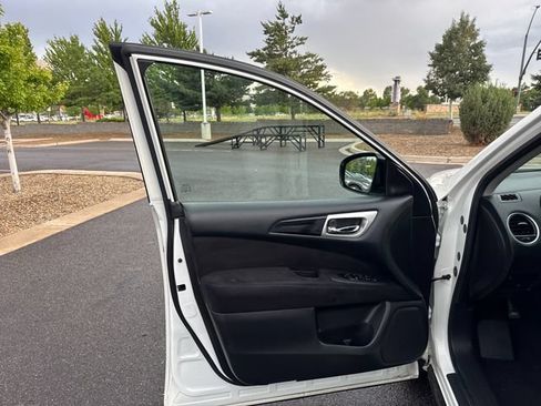 Used 2014 Nissan Pathfinder SV FWD image 11