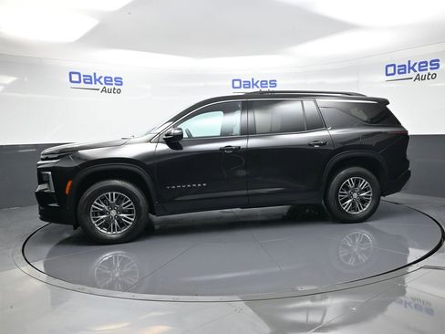 Used 2024 Chevrolet Traverse LT image 5